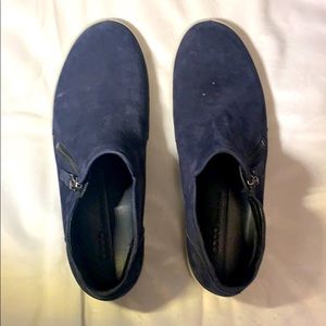 Navy blue Ecco zip up shoes (GUC)